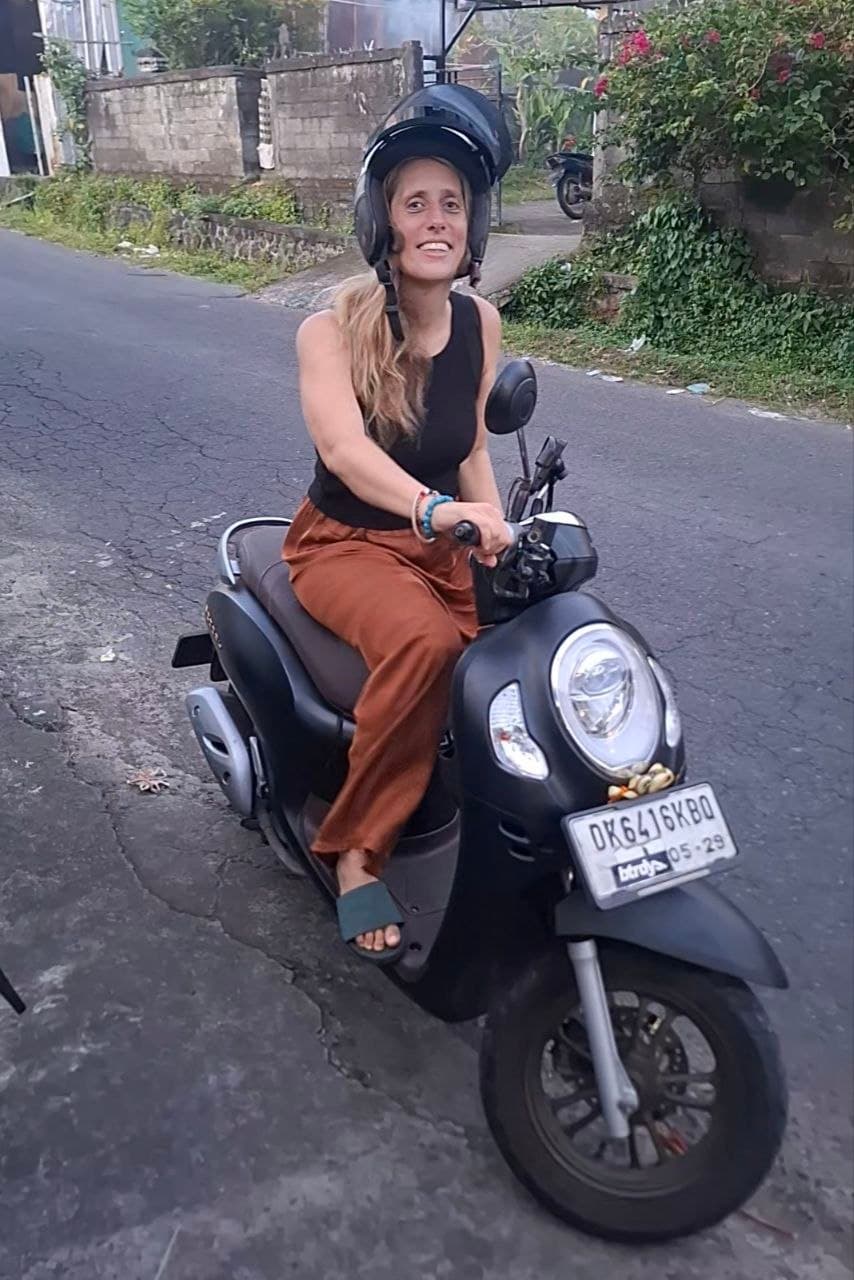 Giddy Bikes guest on a scooter in Bali