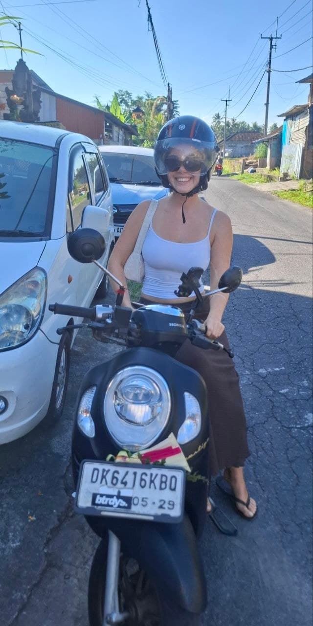 Giddy Bikes guest on a scooter in Bali