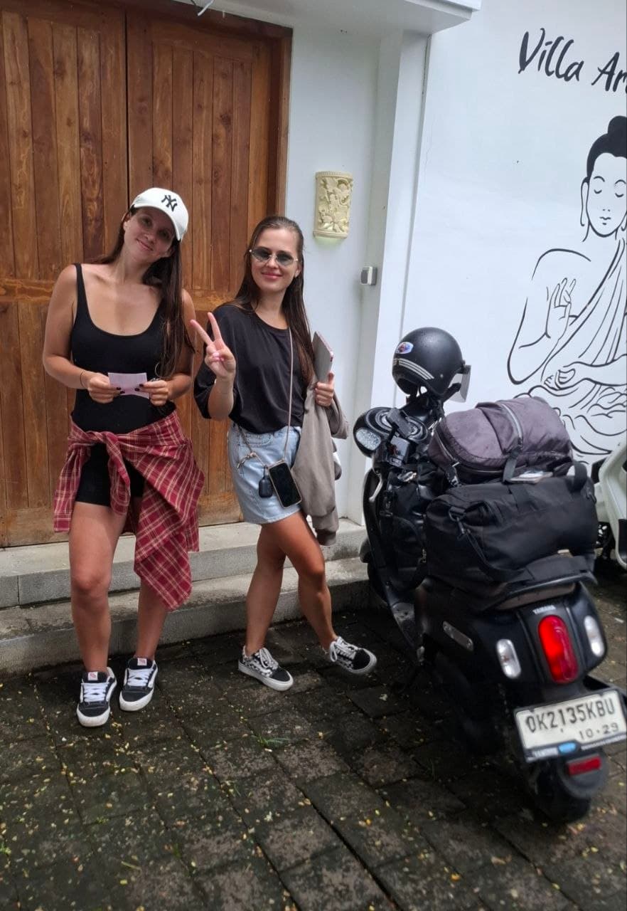 Giddy Bikes guest on a scooter in Bali